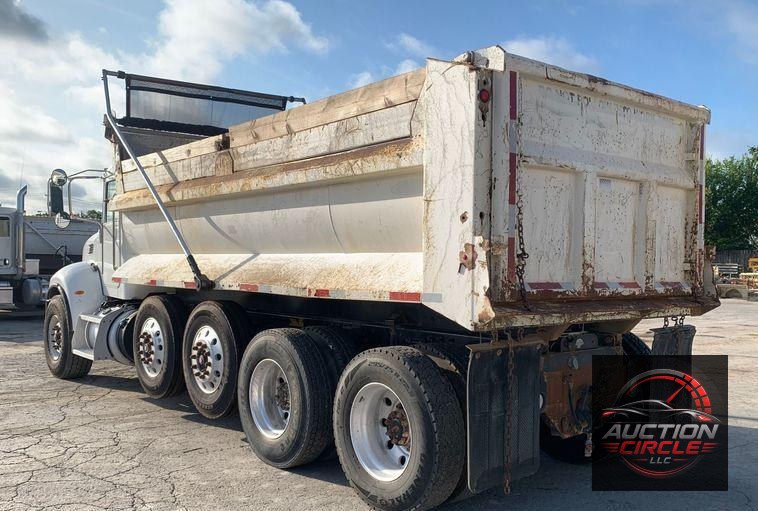 2015 Peterbilt 348 dump truck