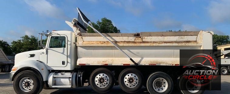 2015 Peterbilt 348 dump truck