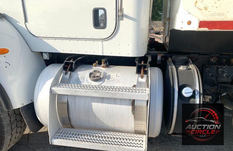 2015 Peterbilt 348 dump truck