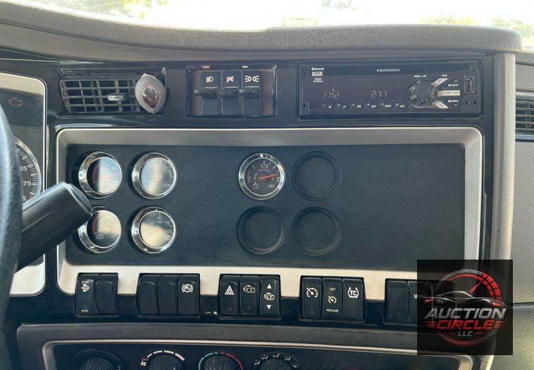 2016 Kenworth T800  dump truck