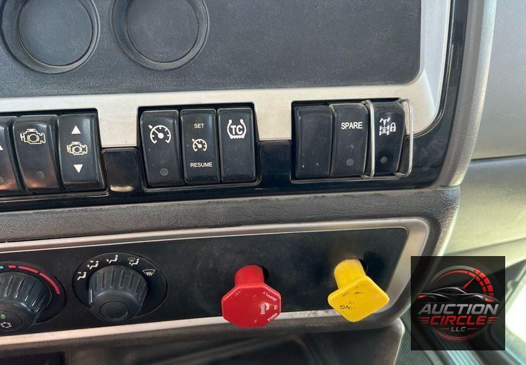 2016 Kenworth T800  dump truck