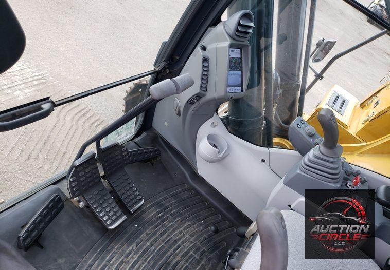 2019 John Deere 350G LC  excavator