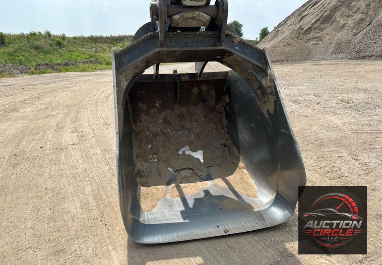 2017 John Deere 470G LC  excavator