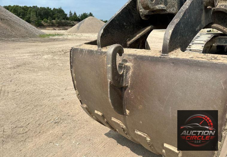 2017 John Deere 470G LC  excavator