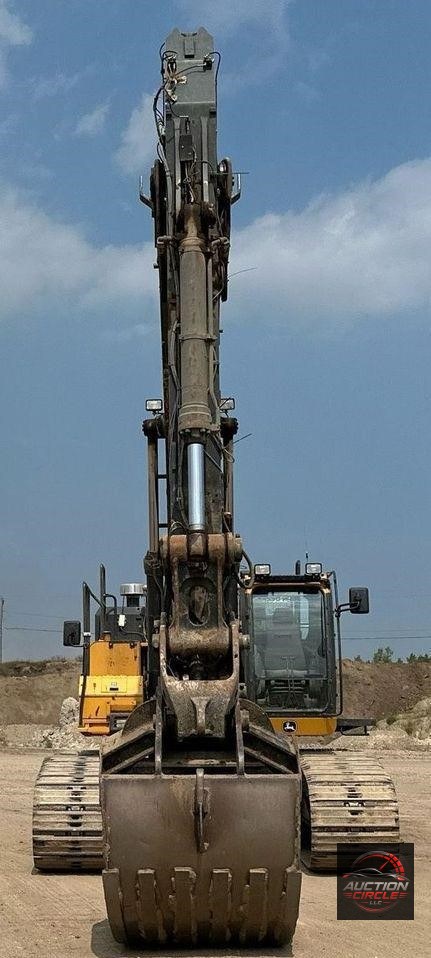 2017 John Deere 470G LC  excavator