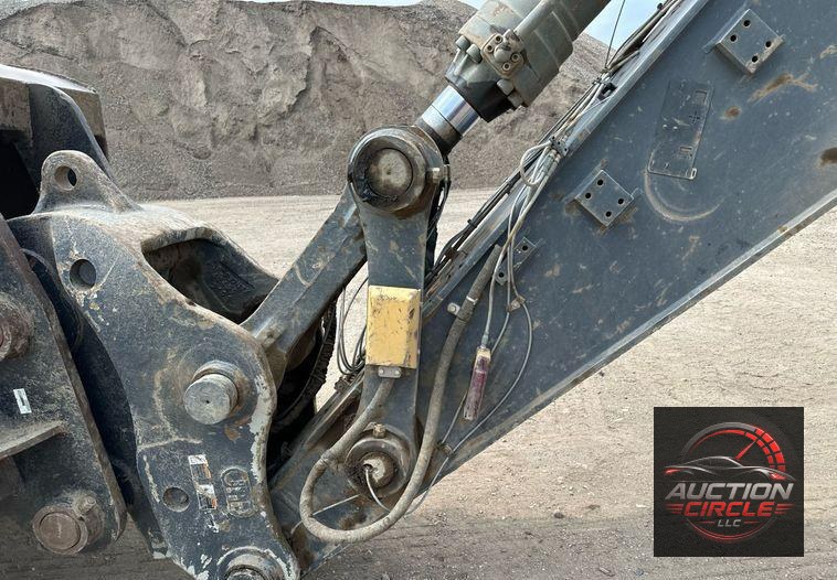 2017 John Deere 470G LC  excavator