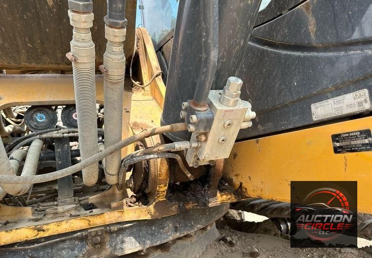 2017 John Deere 470G LC  excavator