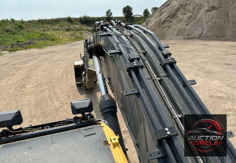 2017 John Deere 470G LC  excavator