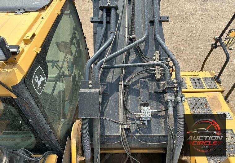 2017 John Deere 470G LC  excavator