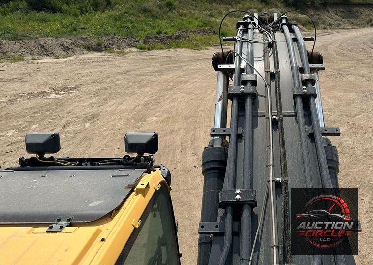 2017 John Deere 470G LC  excavator