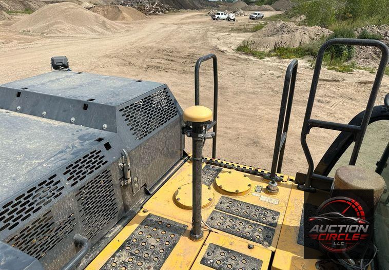 2017 John Deere 470G LC  excavator