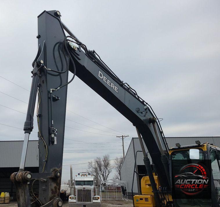 2022 John Deere 200G  excavator