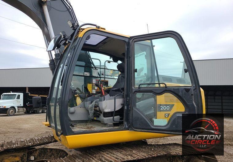 2022 John Deere 200G  excavator