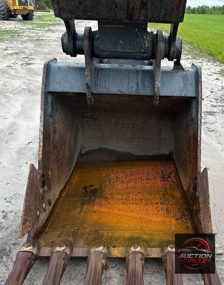 2022 John Deere 250G LC excavator