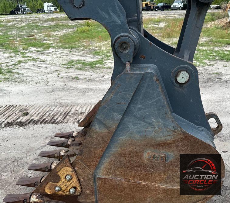 2022 John Deere 250G LC excavator