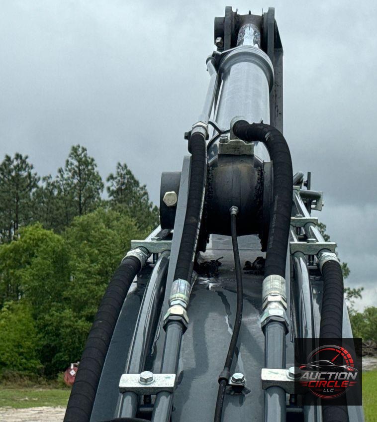 2022 John Deere 250G LC excavator