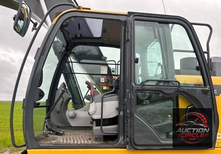 2022 John Deere 250G LC excavator