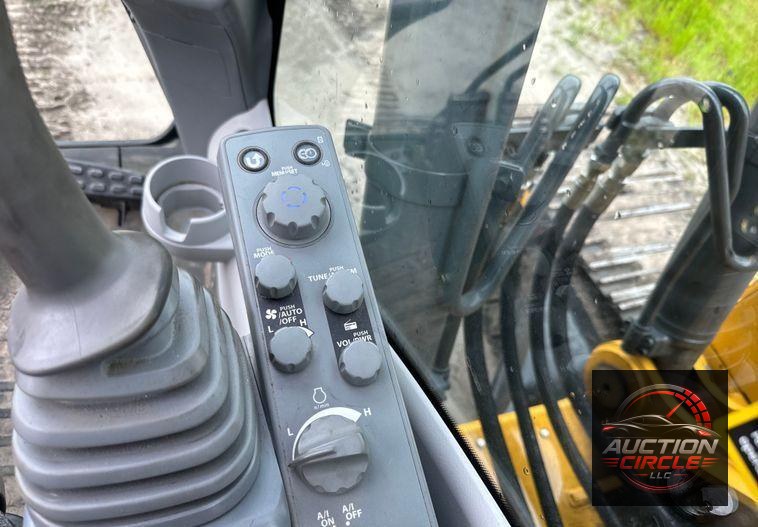2022 John Deere 250G LC excavator