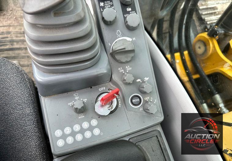 2022 John Deere 250G LC excavator