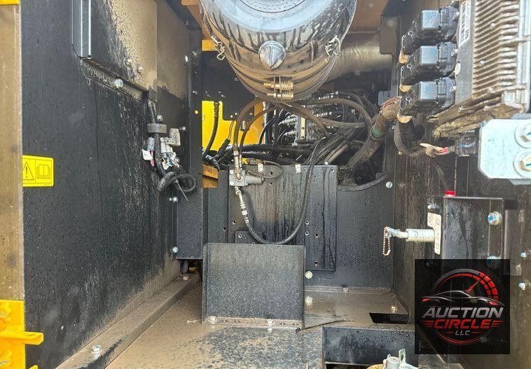 2022 John Deere 250G LC excavator