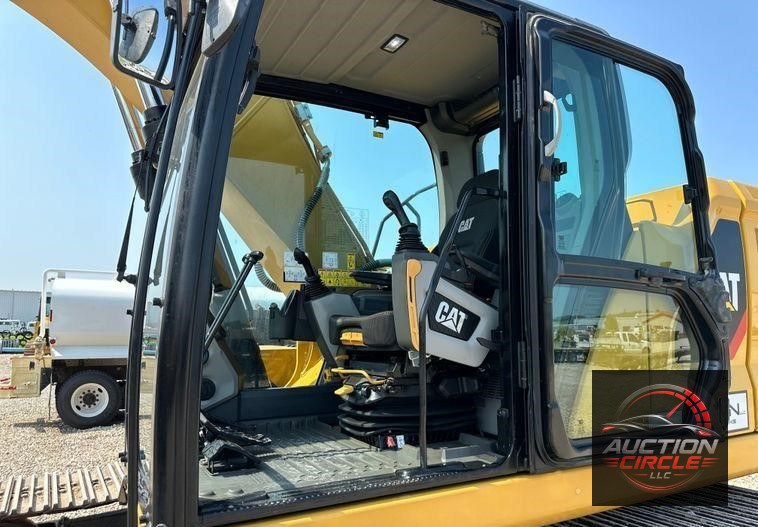 2019 Caterpillar  323 excavator