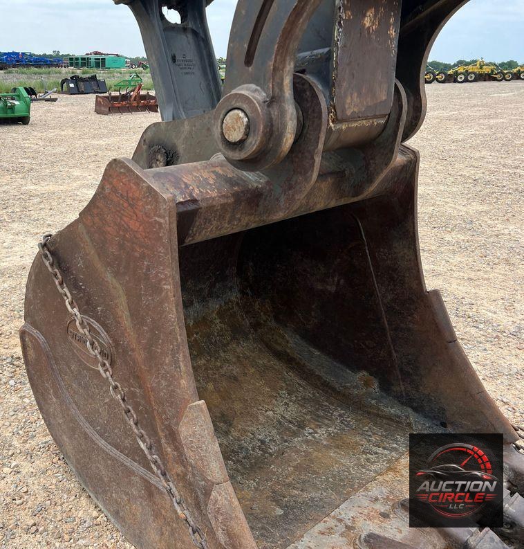 2017 John Deere 210G LC  excavator