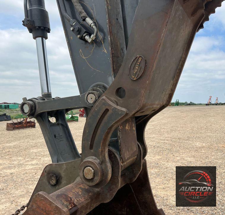 2017 John Deere 210G LC  excavator
