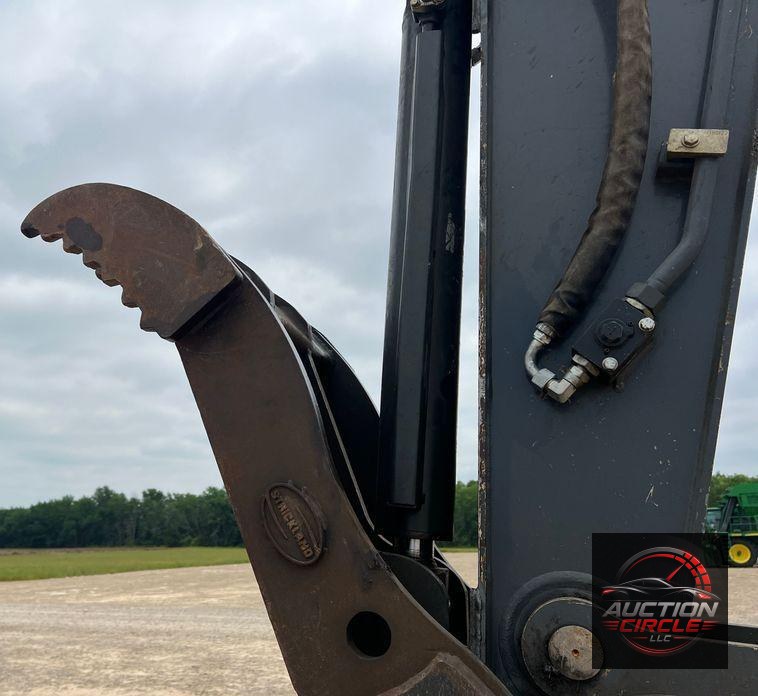 2017 John Deere 210G LC  excavator