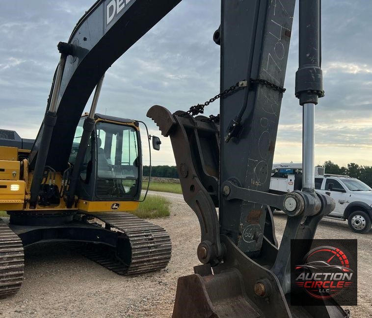 2017 John Deere 210G LC  excavator