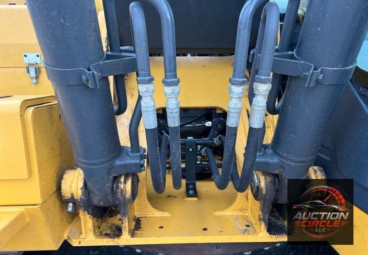 2017 John Deere 210G LC  excavator