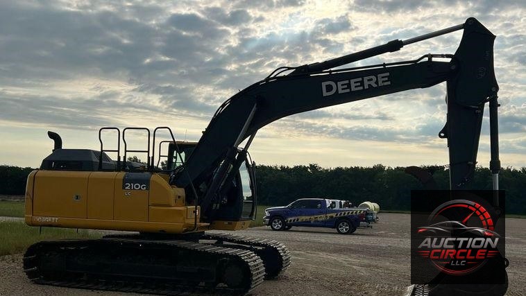 2017 John Deere 210G LC  excavator