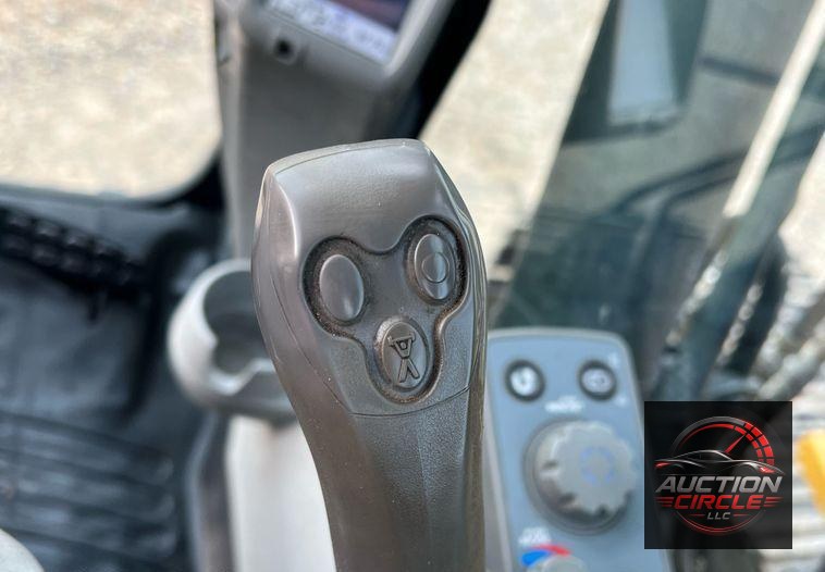2017 John Deere 210G LC  excavator