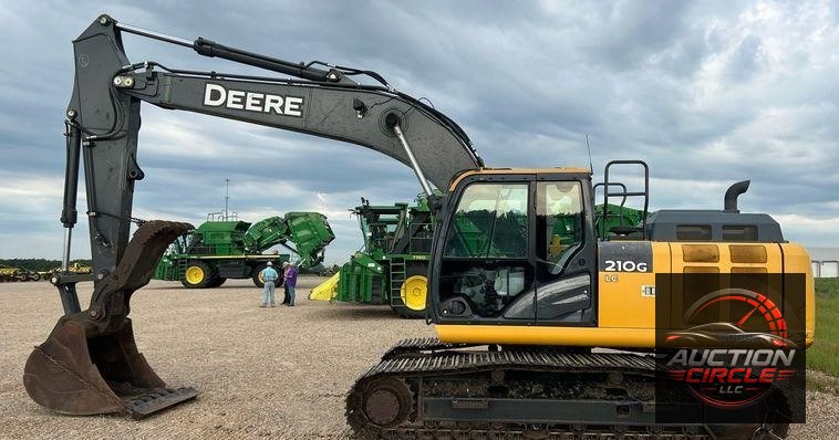 2017 John Deere 210G LC  excavator