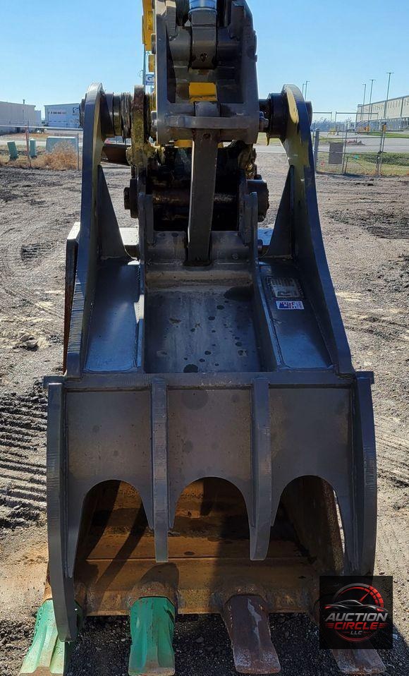 2019 Komatsu PC240LC-11  excavator