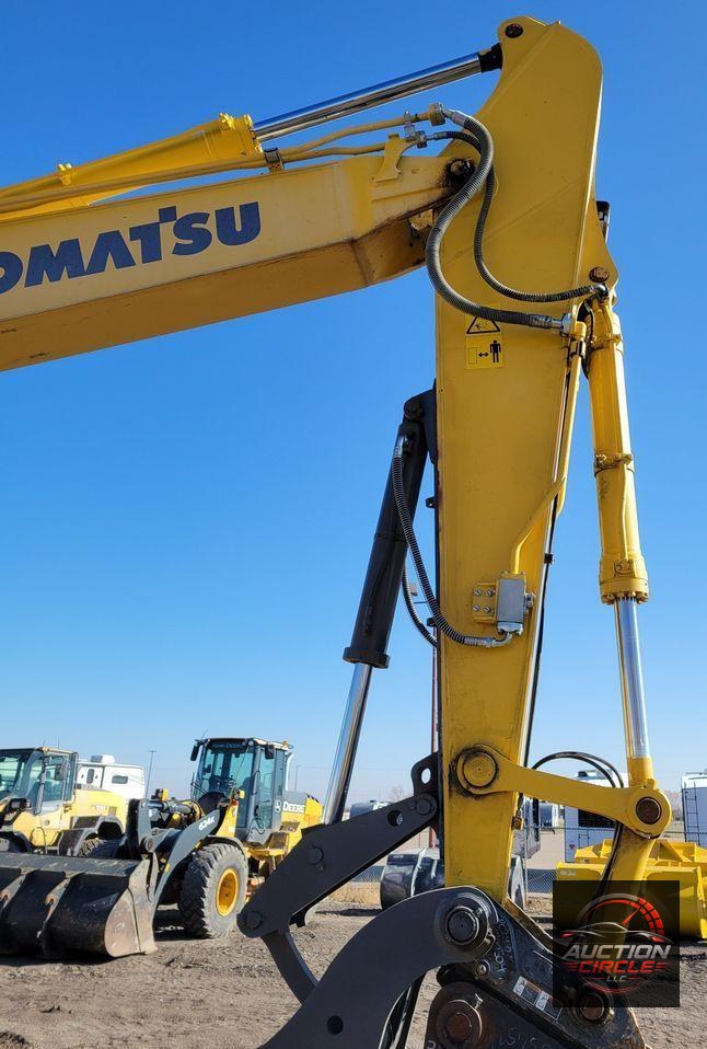 2019 Komatsu PC240LC-11  excavator