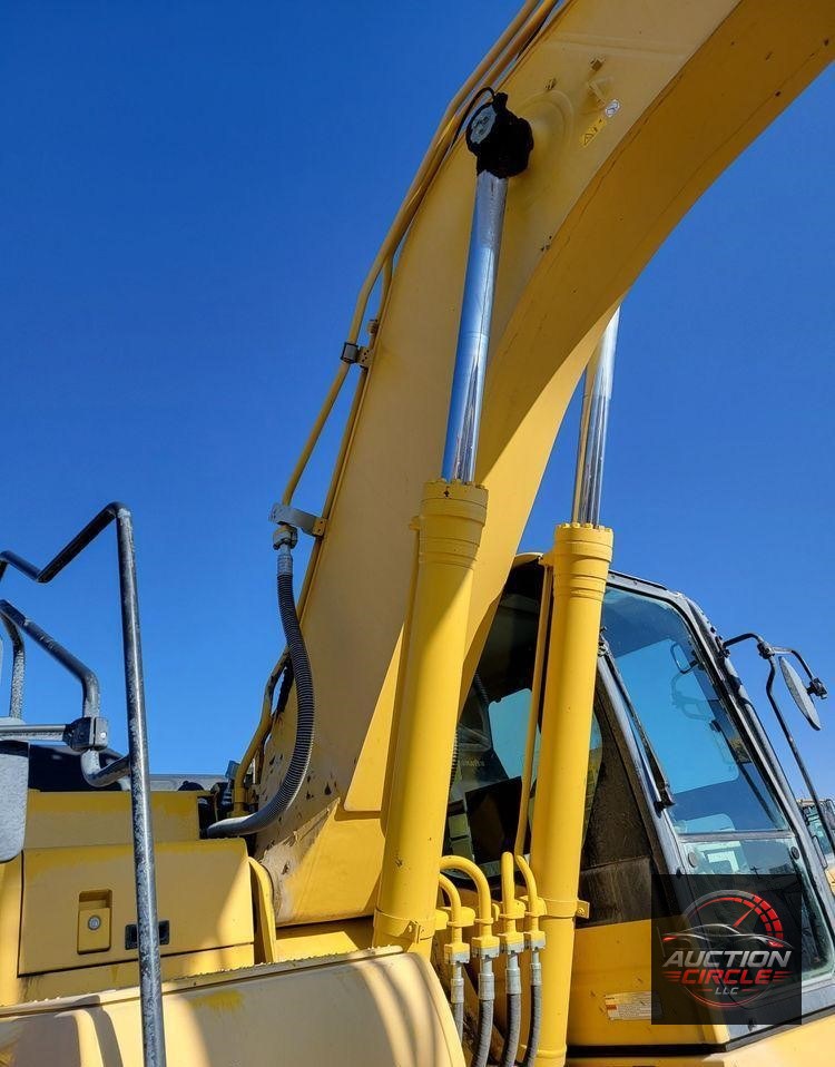 2019 Komatsu PC240LC-11  excavator