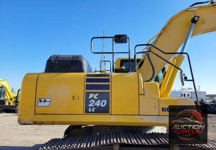 2019 Komatsu PC240LC-11  excavator