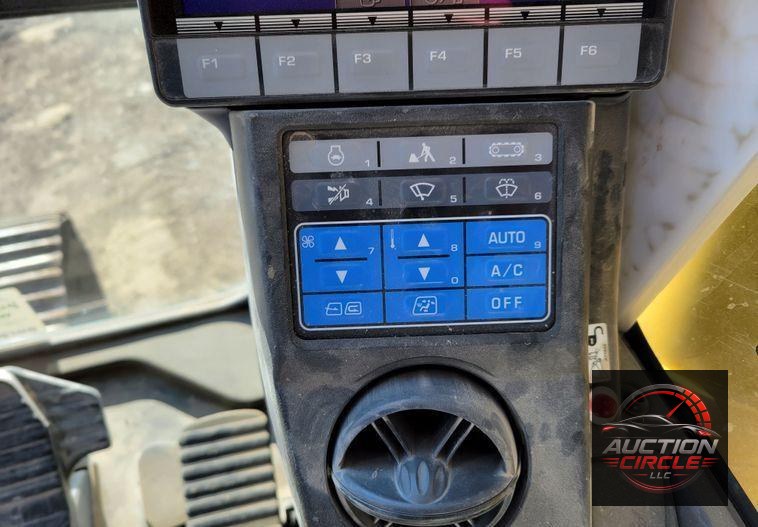 2019 Komatsu PC240LC-11  excavator