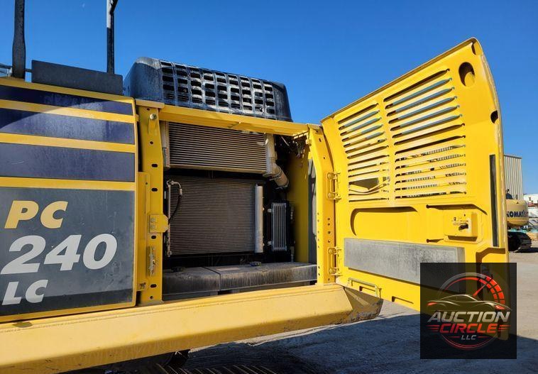 2019 Komatsu PC240LC-11  excavator