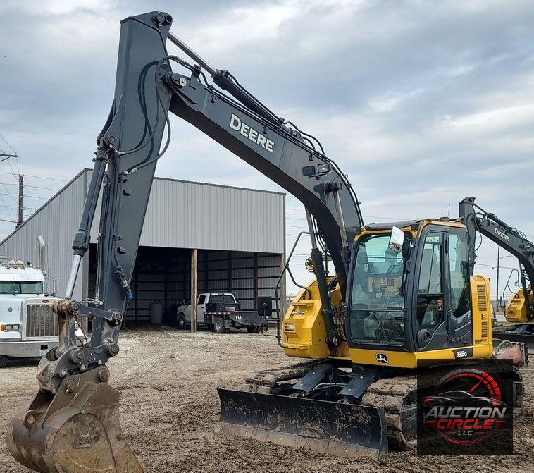 2022 John Deere 135G  excavator