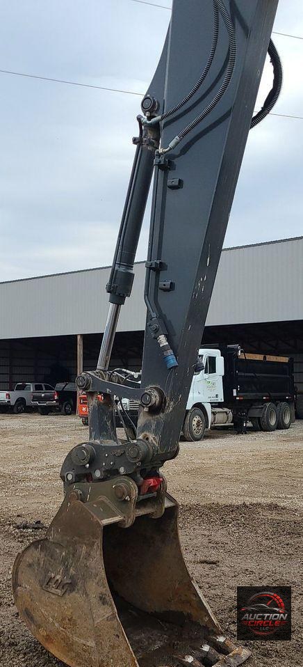 2022 John Deere 135G  excavator