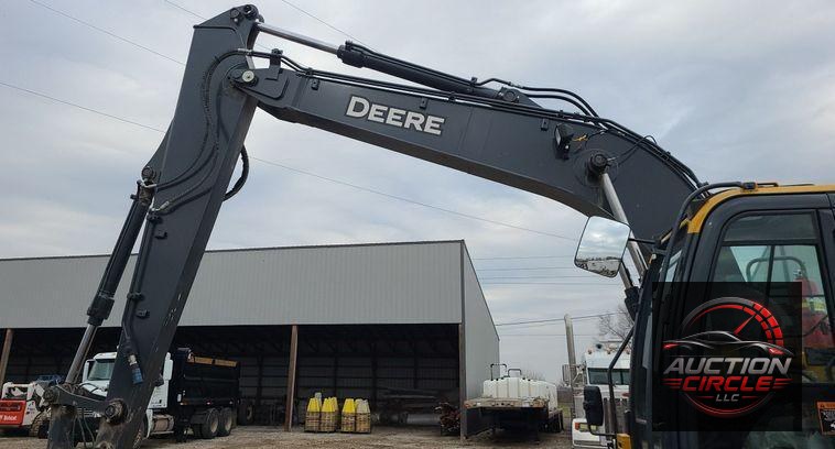 2022 John Deere 135G  excavator