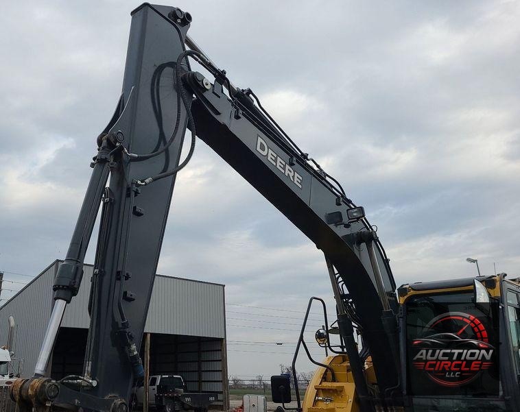 2022 John Deere 135G  excavator
