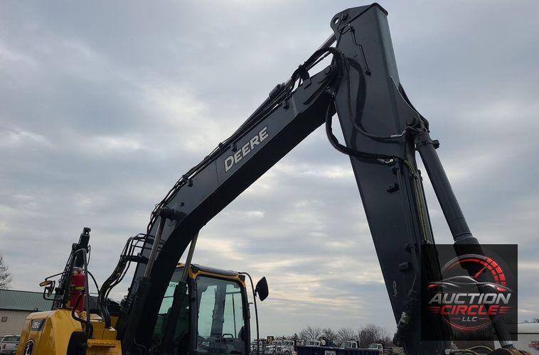 2022 John Deere 135G  excavator