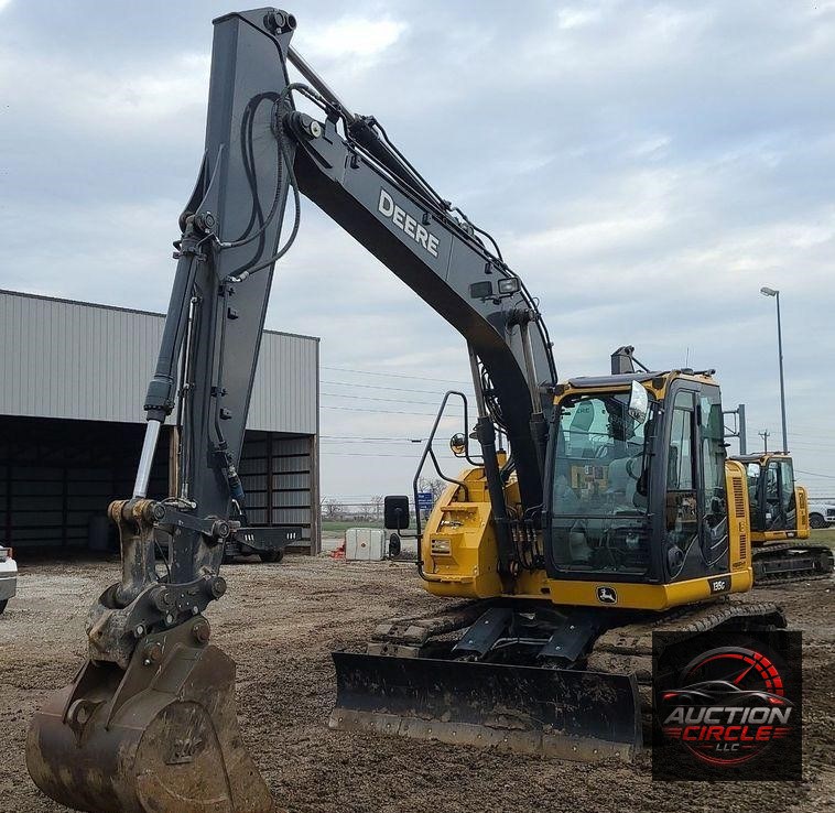 2022 John Deere 135G  excavator