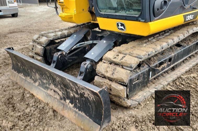 2022 John Deere 135G  excavator