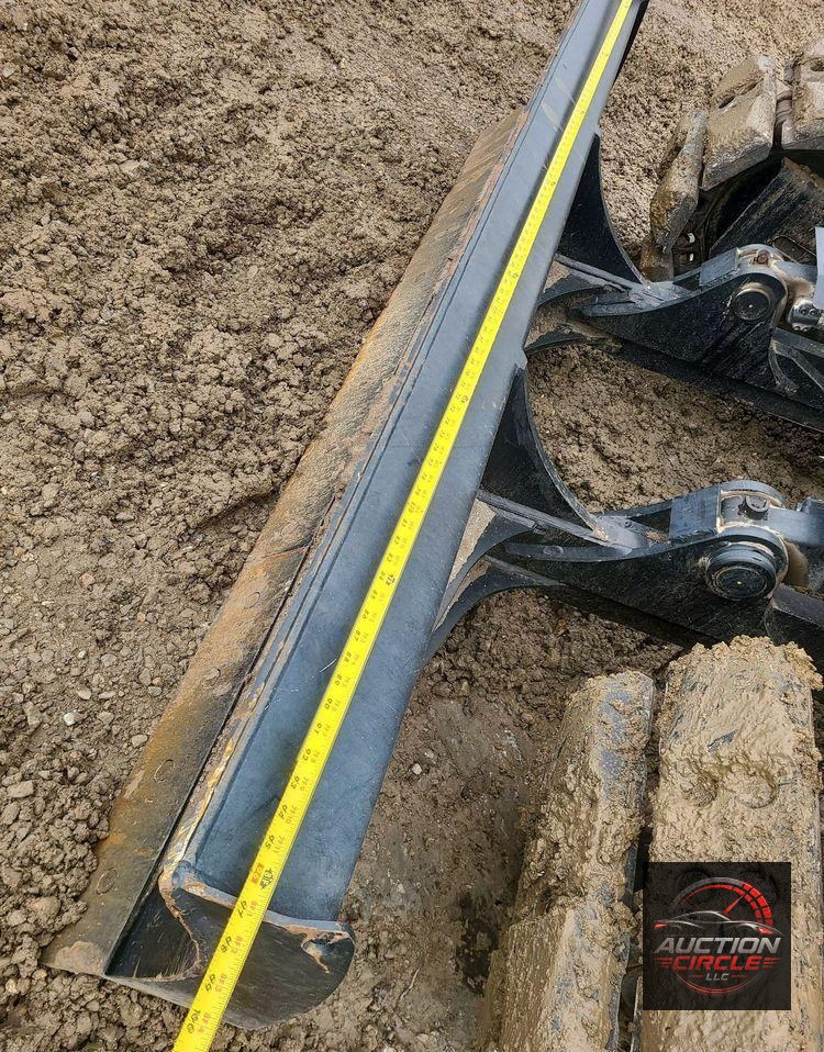 2022 John Deere 135G  excavator