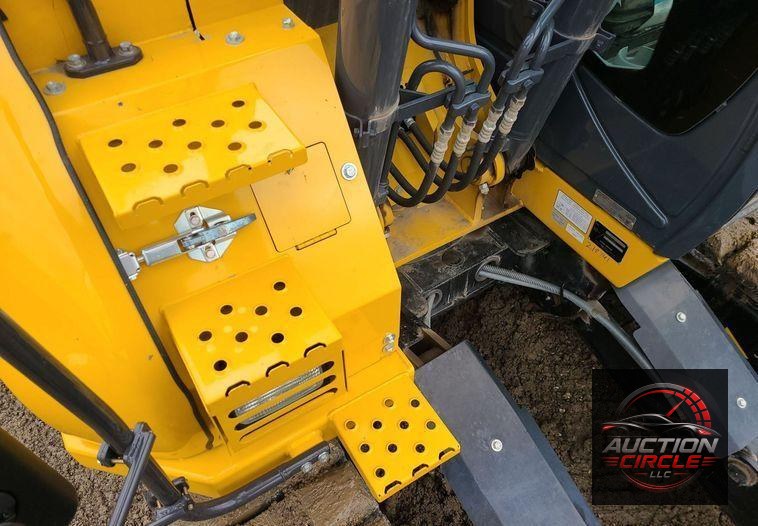 2022 John Deere 135G  excavator