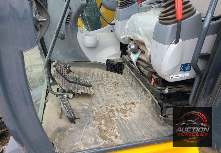 2022 John Deere 135G  excavator