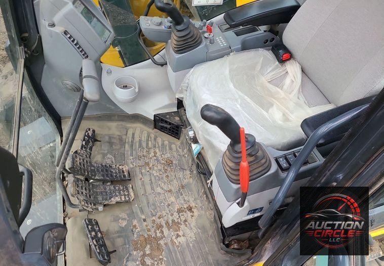 2022 John Deere 135G  excavator